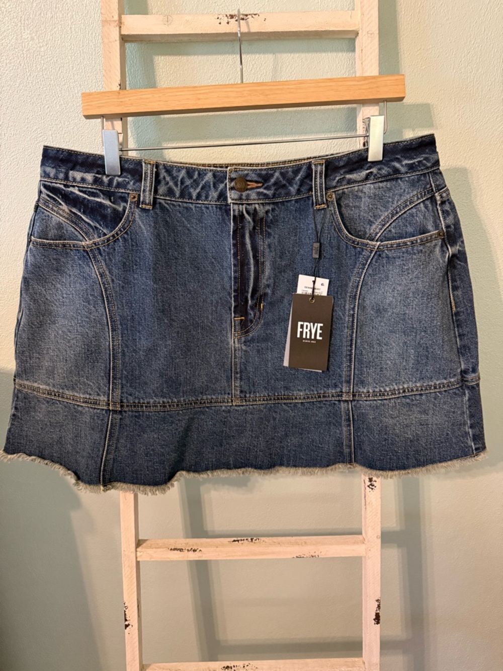 NWT FRYE Women's Flounce Hem Blue Denim Jean Mini Skirt Size 31 Mustang Wash